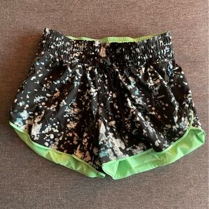 Choose a Side Mid Rise Lululemon Shorts